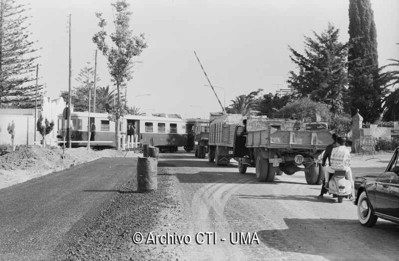 Paso a nivel en Torremolinos. Málaga. Mayo de 1963.jpg