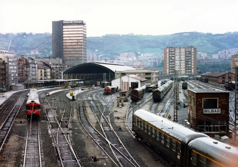 Estación de Bilbao_Abando_1988.jpg