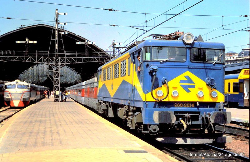 Talgo Madrid-Málaga. Atocha, 24 de agosto de 1982.jpg