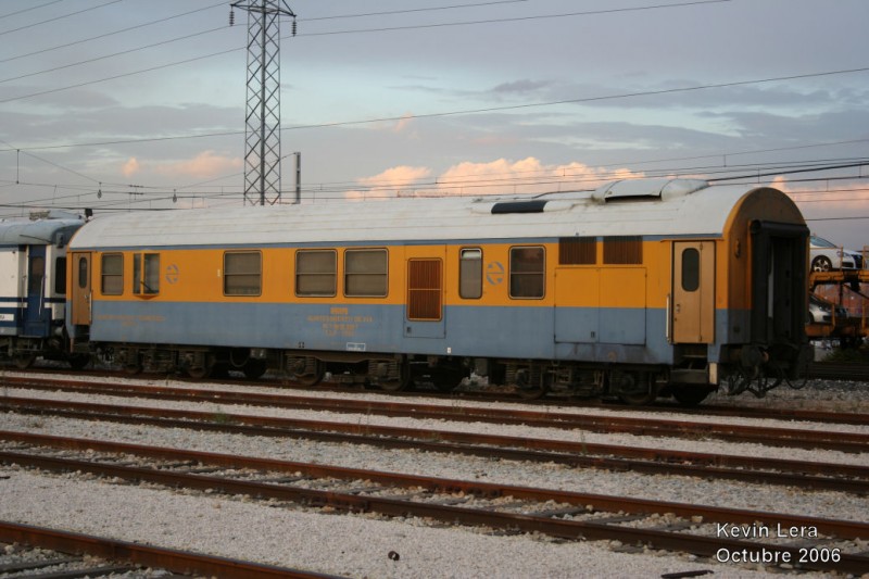 Coche de control geométrico de vía.  LLV 1001-Foto de Kevin Lera.jpg