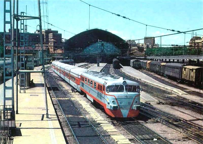 Talgo III Madrid-Atocha. 1978. Foto Carlos Escudero.jpg