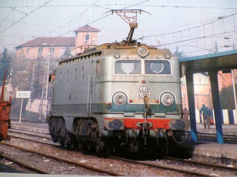 7659 - Estación de Vic. Diciembre de 1984. Foto Jordi Rallo.jpg