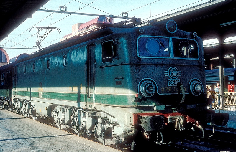 276.108 - Madrid-Chamartin 28-08-1980. Foto P. Cvikevic.jpg