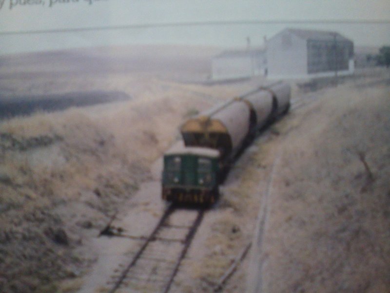 Tractor maniobrando en la estacion de Jedula el 4-8 1989.jpg