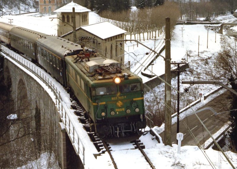 tren-blanc-pont-de-ribes.jpg