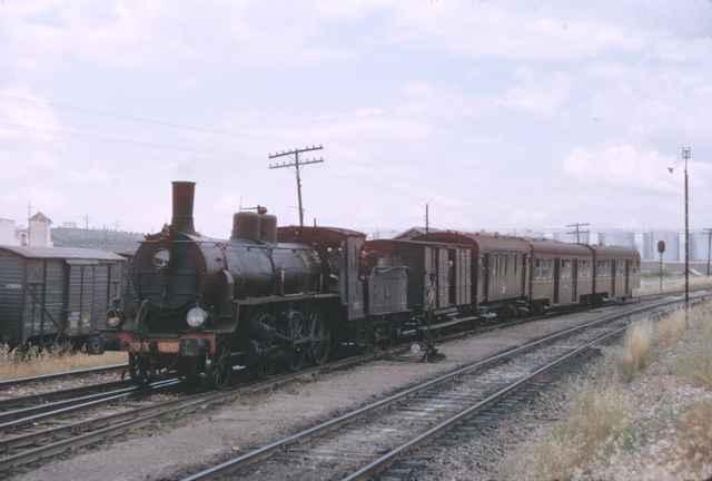 130-2055 con un Omnibus entrando a Puente Genil el 28-05-1965.JPG