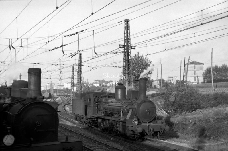 RENFE Spanish Railways Steam Locomotive 040 2538 in 1956 at Irun.jpg