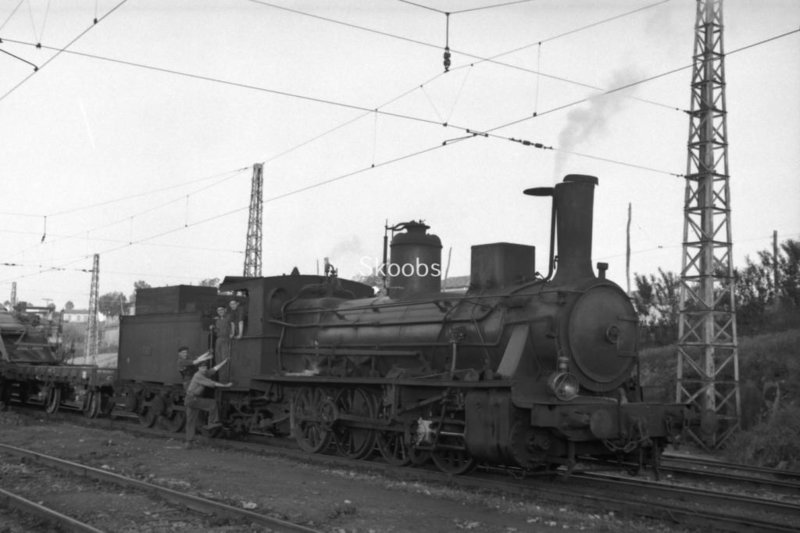 RENFE Spanish Railways Steam Locomotive 040 2537 in 1956 at Irun.jpg
