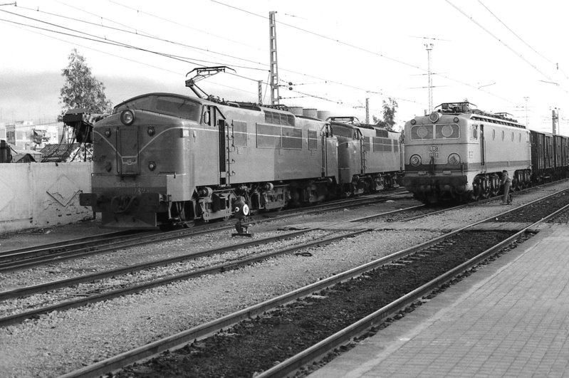 RENFE 7824 + 7827, 8618, 25.10.1985, Córdoba.jpg