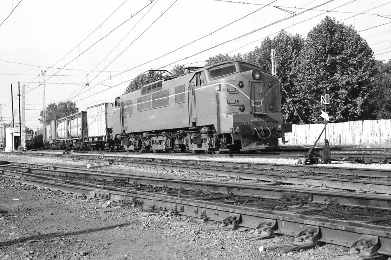 RENFE 7824, 25.10.1985, Córdoba.jpg