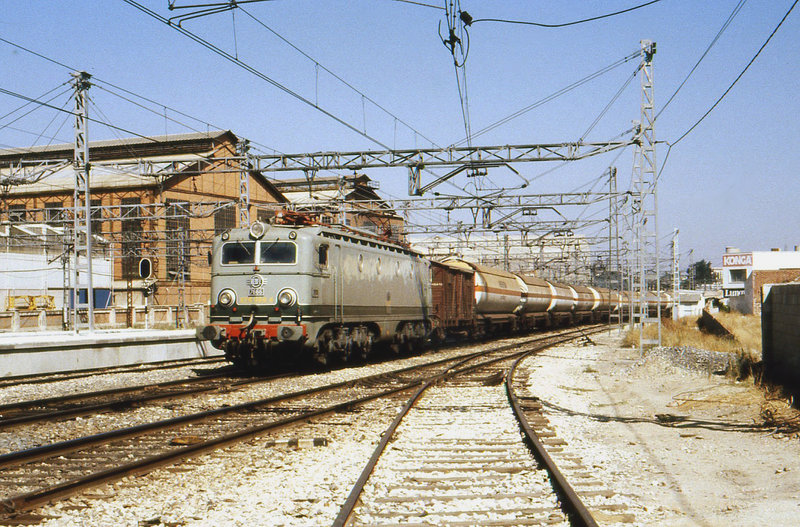 RENFE 7666, 21.9.1990, Vilaverde Bajo.jpg