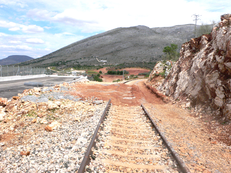 Atajea AVE a ferrocarril antigua a.JPG