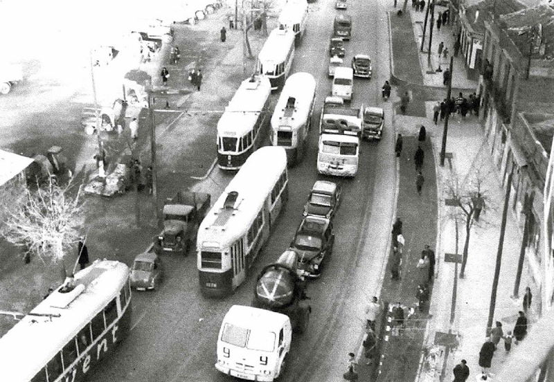 Atasco en la C. de Alcalá. 1961.jpg