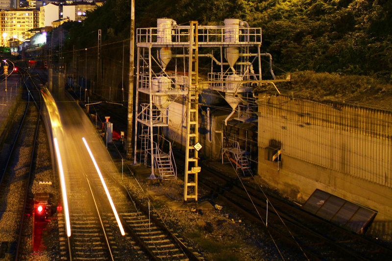 Estación_de_Tren_de_Vigo_(6081423968).jpg