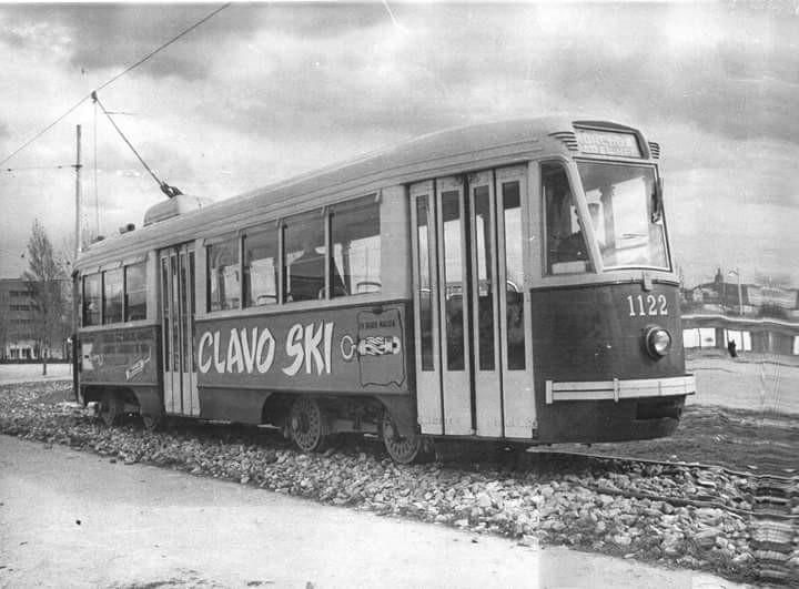 El 1122 en línea del Paraninfo. 1958 (I).jpg