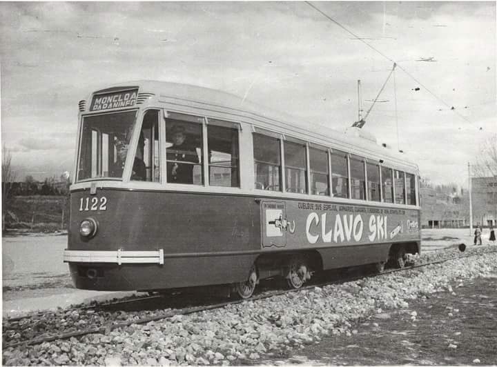 El 1122 en línea del Paraninfo. 1958 (II).jpg