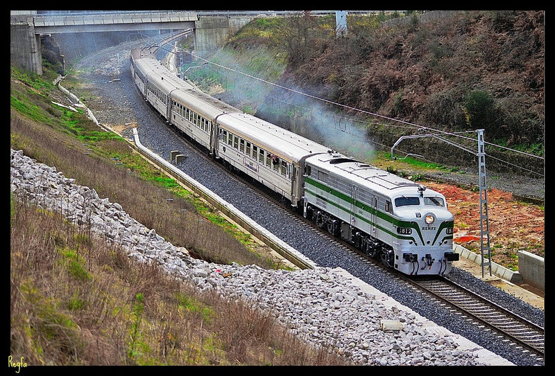 Renfe 1812 Guillarei 01-02-2004.jpg