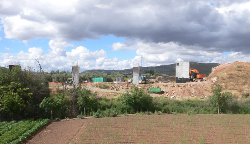 Nuevo puente para camino de St Barbara 1.jpg