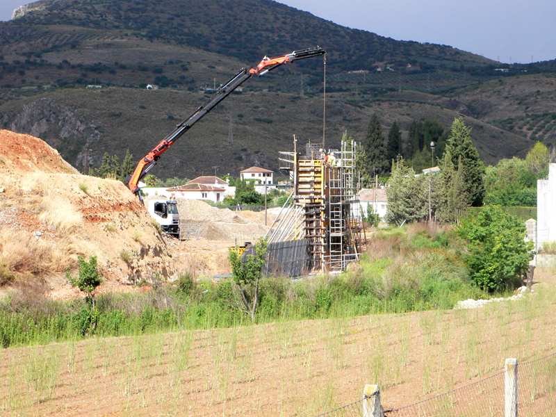 Nuevo puente para camino de St Barbara 2.jpg