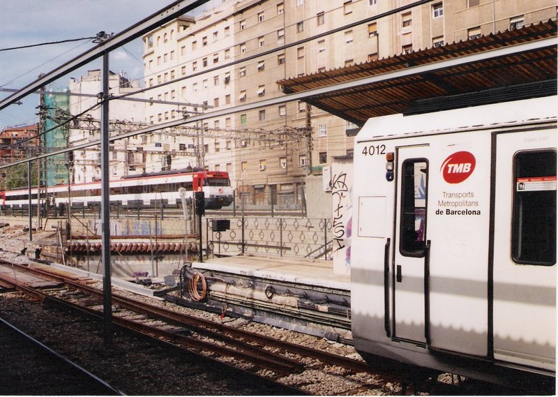 Metro Barcelona y UT447.jpg