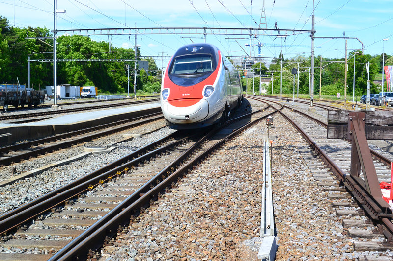 001. Cisalpino ETR 610 "EC de Milano Centrale à Genève-Cornavin" en gare de Nyon, Suisse (22.05.2017).jpg