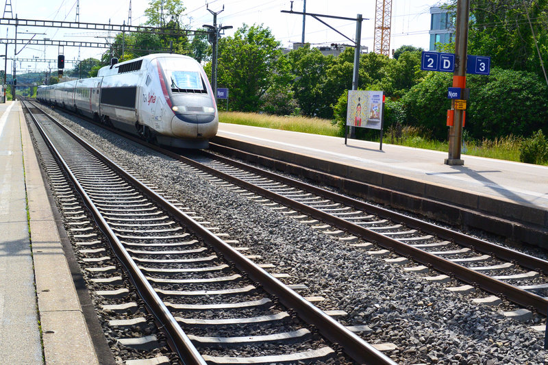 001. TGV Lyria de Paris Gare de Lyon à Lausanne (via Genève) en gare de Nyon, Suisse (30.05.2017).jpg