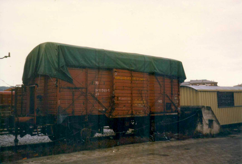 Vagon U 9411 249-5.JPG