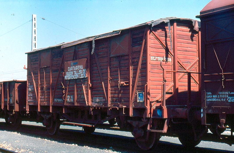 STJfhv-306.708 vagón-taller de Cartagena. Valencia-FSL, 11,14h. 03-06-1994..jpg