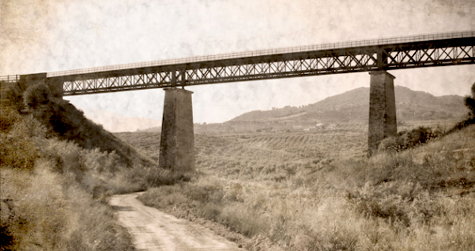 tren-aceite-estacion-cabra-viaducto.png