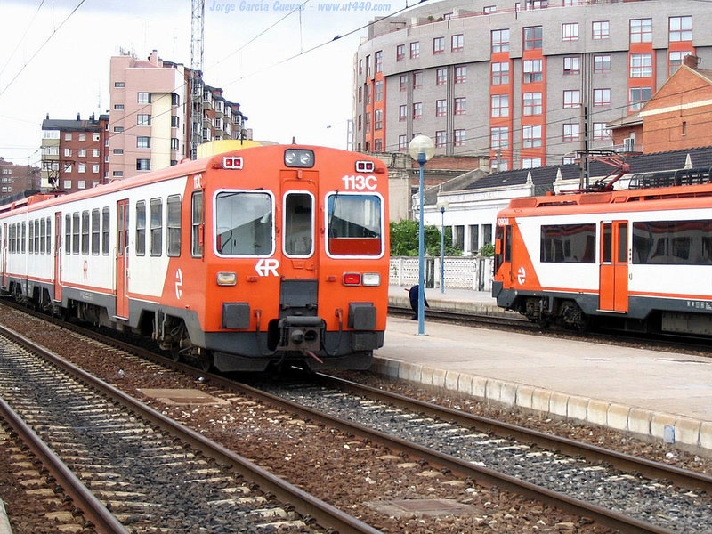 renfe_440_033.jpg