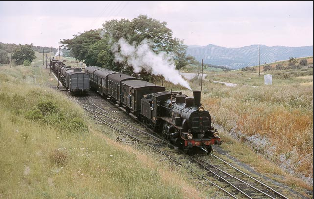 29 de Mayo de 1966 130 2034 Estacion de Doña Mencia  autor James M. jarvis.png