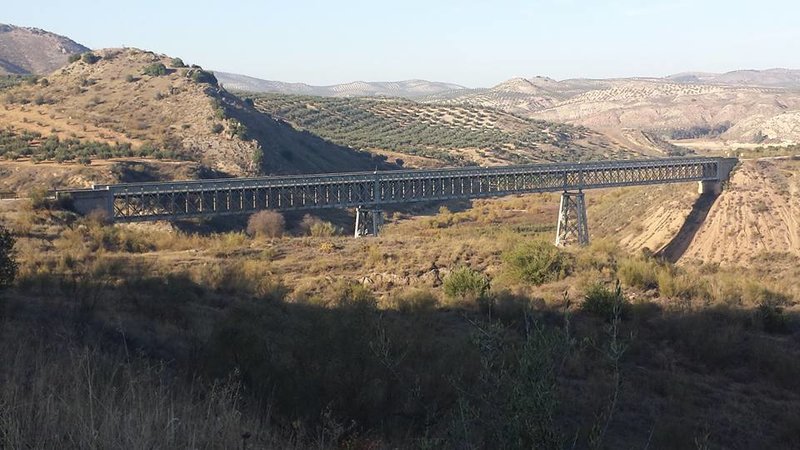 Puente Metalico del Guadajoz  fuente apartamentos via verde del aceite.jpg