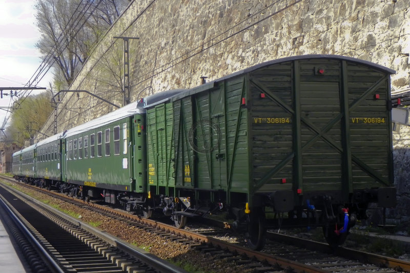 ALSA Rail - composición del Tren de Felipe II - Madrid Príncipe Pío estación.jpg