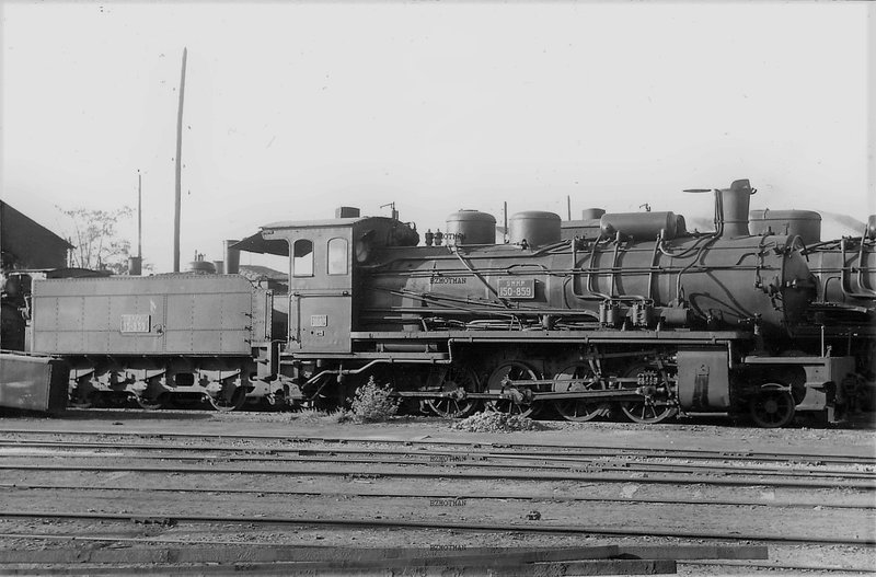 Locomotora 150-859 de 3 ejemplares 859-863 y 864 adquiridas por el Peñarroya-Puertollano a los Ex Ferrocarriles Tunecinos en el año 1953 y construidas por   Foto Frank Jones. Agosto 1959.jpg