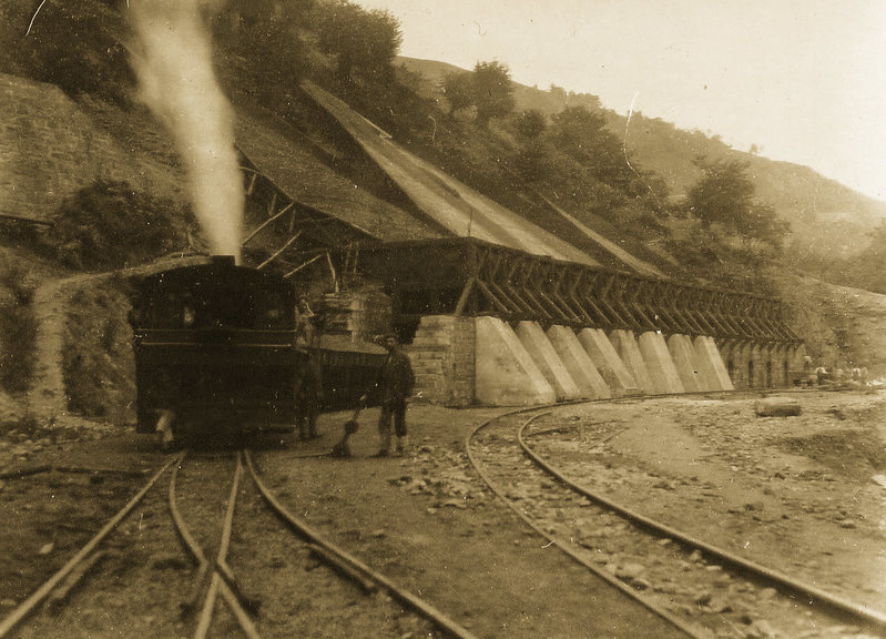 Cargaderos de carbón Hullera de Riosa en la Foz de Morcín.jpg