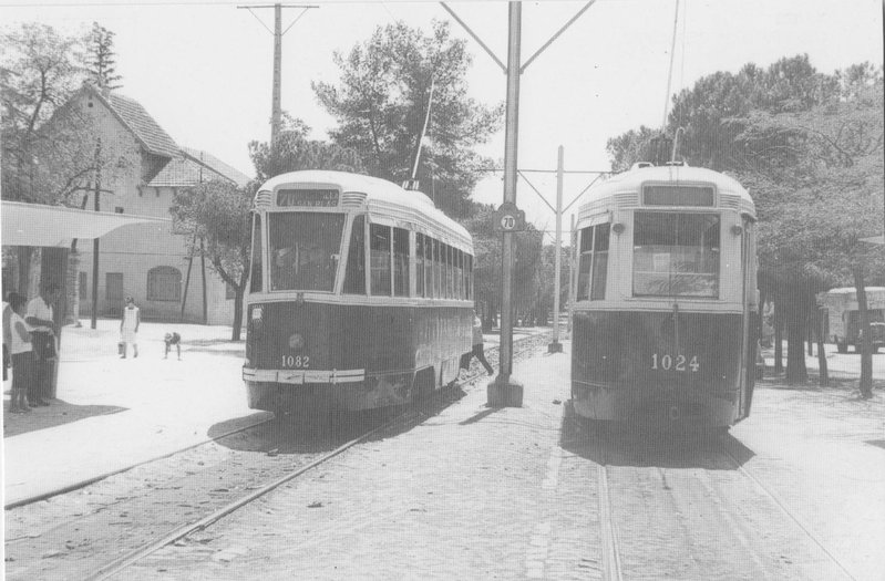 El 1024 y el 1082 en línea 70. 1965.jpg