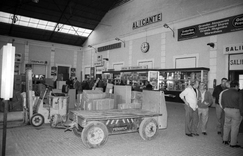 estacion-ferrocarrilhuelga-79-5-7_g Foto Perfecto Arjones.jpg