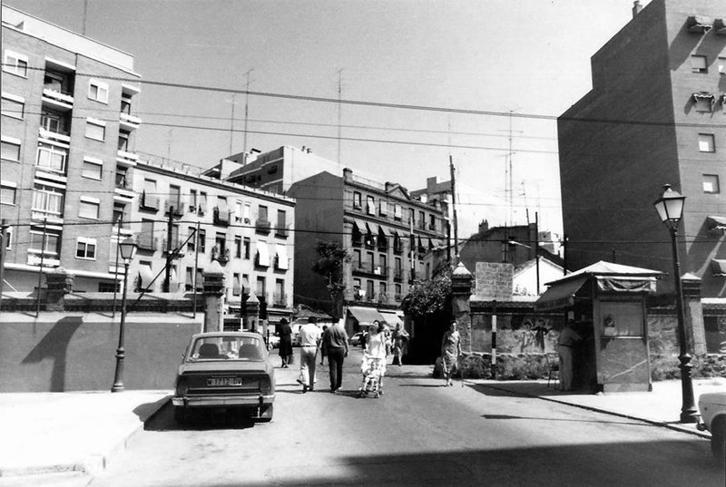 Paso a nivel Peñuelas, 1989. Foto Carmen Vila..jpg