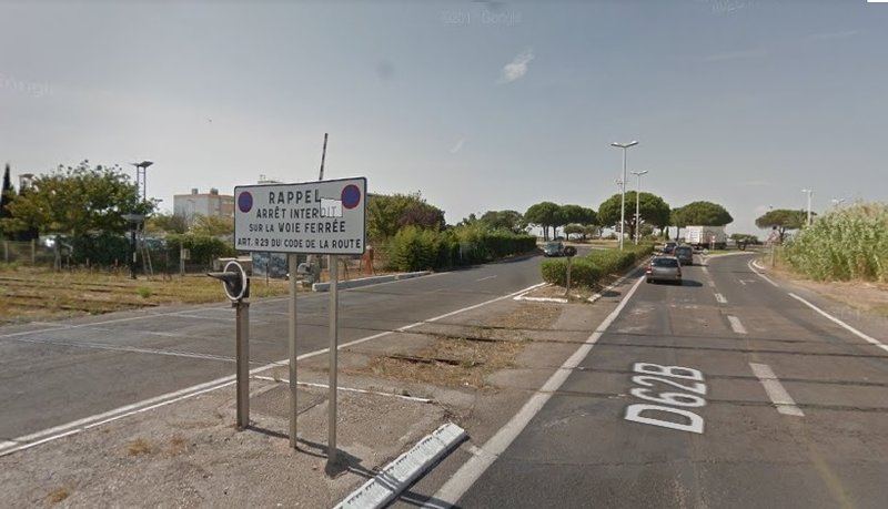 Paso a nivel sobre autovia en Le Grau du Roi (cerca de Montpellier).jpg