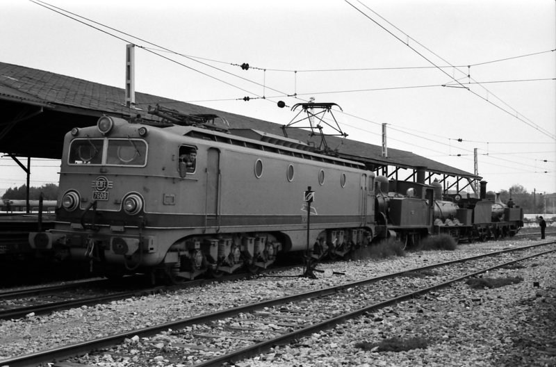 7608 Vilanova G y 3 locos vapor 11.81.jpg