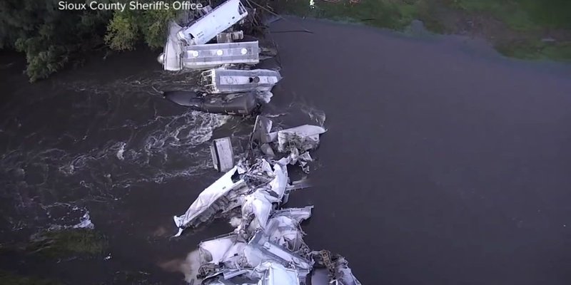 4325526_092418-wtvd-train-derailment-iowa-vid-1280x640.jpg