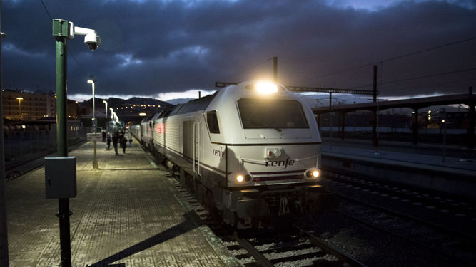 Talgo-Granada-Madrid-funciona-noviembre_1315678425_93111137_667x375.jpg