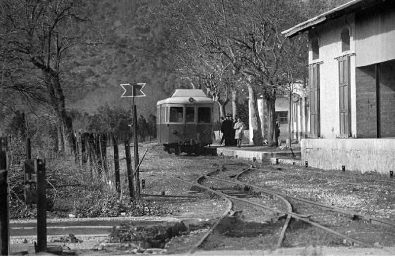 Automotor en Benifairó de la Valldigna. Publicada por Benet peris..jpg