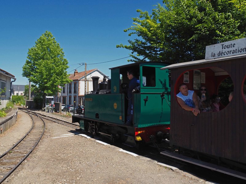 60 Tren Turístico en la estación de Pithiviers.jpg