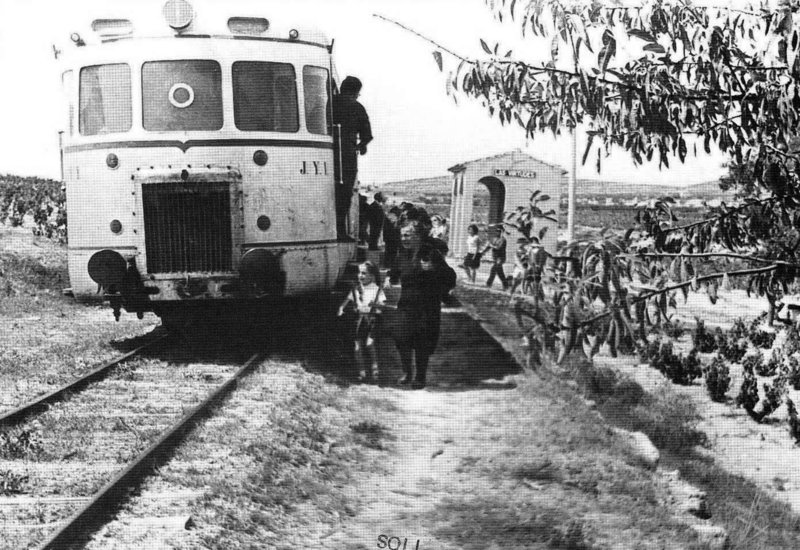 1965 PARADA DEL AUTOVIA EN EL APEADERO.jpg