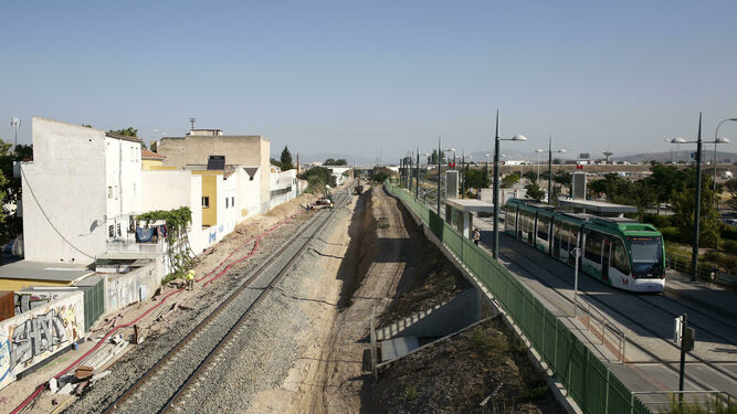 Vista-tramo-discurre-Metro-Granada_1374472542_102780781_667x375.jpg