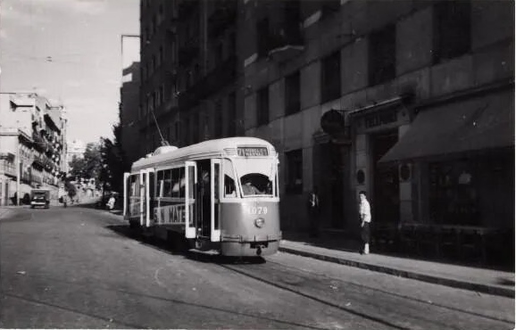 El 1079 en línea 71. Moncloa 1955.jpg