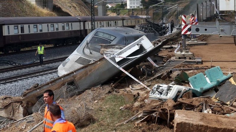 accidente-del-tren-alvia-angrois-julio-del-2013-1467919685616.jpg