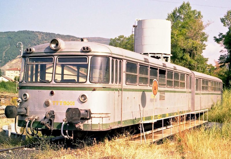 Ex RENFE 591-326-4 con numeración del ejército TTT 5001  Jaca  años 80.jpg