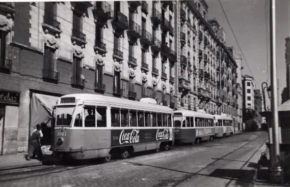 El 1061 en línea 61 en Lope de Rueda. 1955.jpg